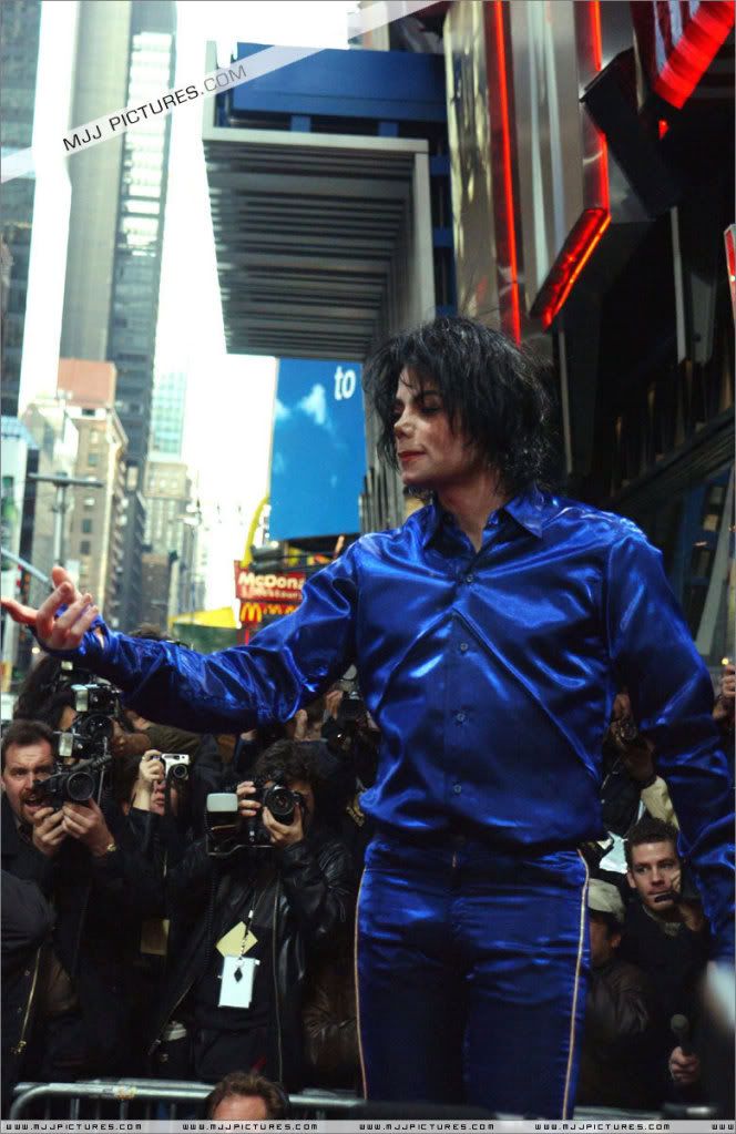 MJ-michael-jackson-9758525-779-1200.jpg